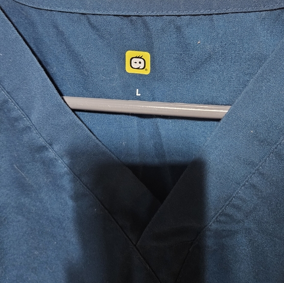 Scrub top - Picture 2 of 3